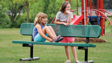 lauko-suoliukai-parkams-is-judekim-lauke